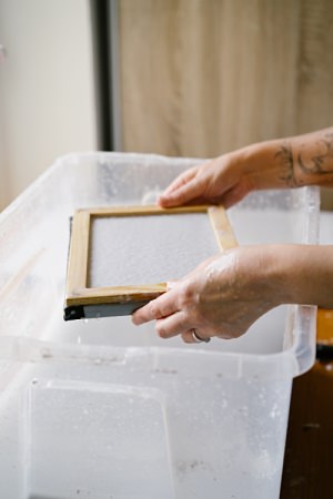 fabrication de papier artisanal pour affiche